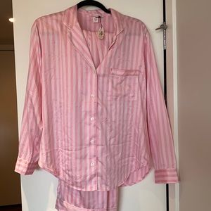 Victoria Secret Satin Pajama Set!